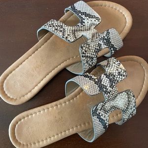 Vestique sandals